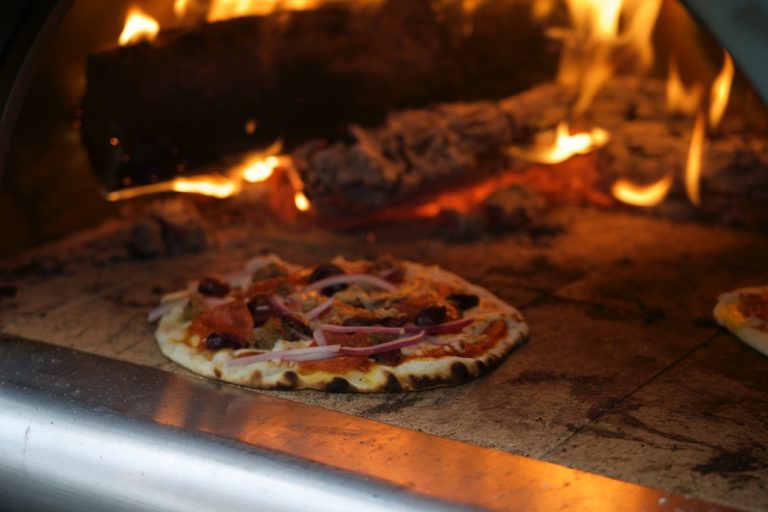 How To Choose The Best Outdoor Pizza Oven